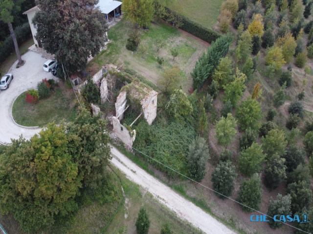 Rudere con terreno