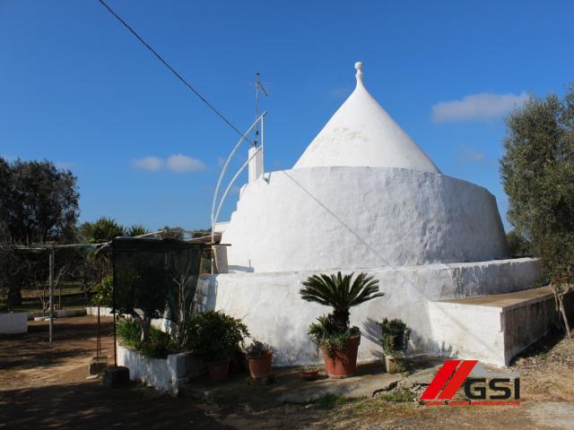 Case - Ostuni, trullo con lamia