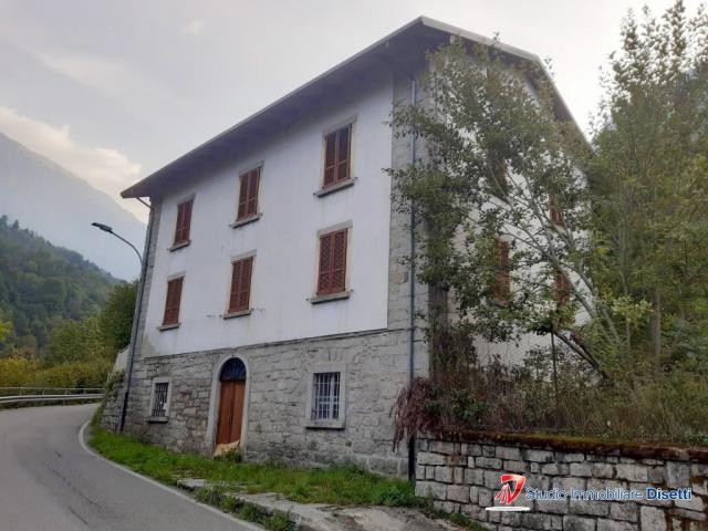 Ponte di saviore vendesi casa indipendente con terreno