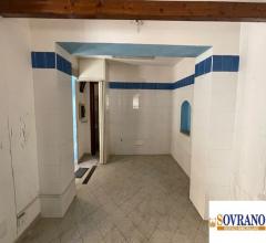 Case - Carini: locale commerciale c/1 mq 40 con doppio ingresso