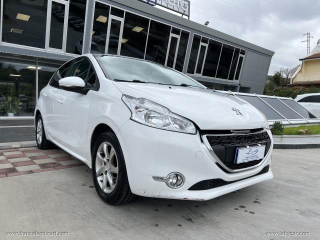 Auto - Peugeot 208 1.2 vti 82 cv 5p. active