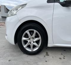 Auto - Peugeot 208 1.2 vti 82 cv 5p. active