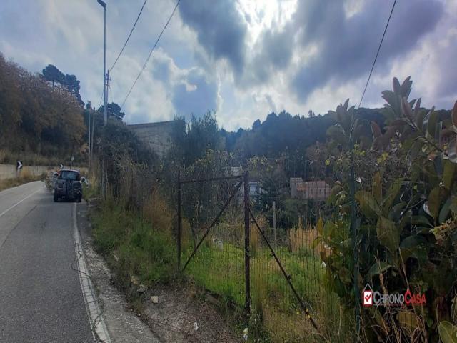 Case - Locanda, via nazionale, indipendente di 3 vani con terreno circostante