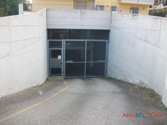 Case - Autorimessa/deposito in zona commerciale