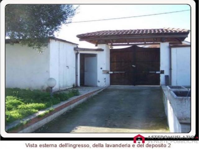 Case - Villino unifamiliare con piscina