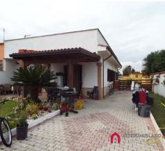 Case - Appartamento piano terra con giardino via san felice circeo km 10.500