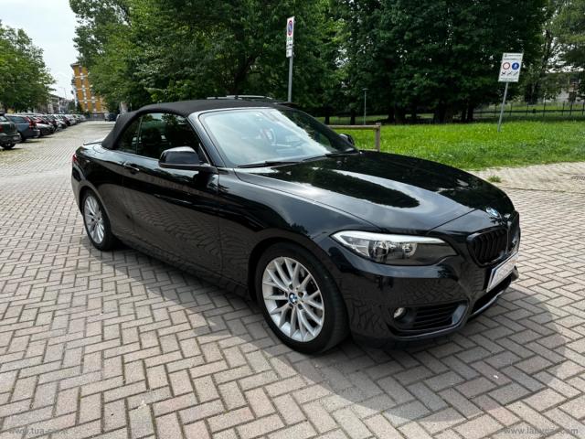 Auto - Bmw 220i cabrio advantage