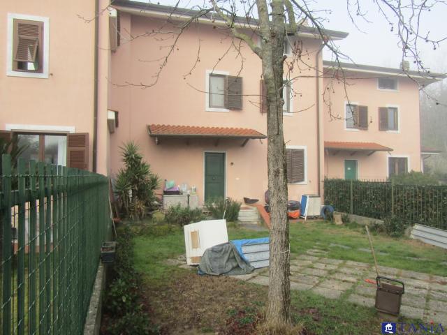 Case - Villetta  a schiera  di grande dimensioni con giardino zona marasio  rif 3186