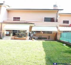 Case - Villetta  a schiera  di grande dimensioni con giardino zona marasio  rif 3186