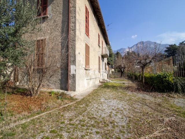 Case - Villa  al rustico singola in vendita a calolziocorte