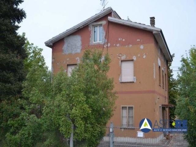 Case - Abitazione piÙ livelli in via cavour n. 257, cavezzo (mo)