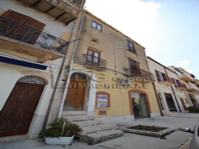 Case - Palazzina indipendente nel cuore del centro storico di alcamo