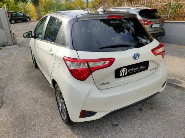 Auto - Toyota yaris 1.5 hybrid 5p. trend 'white ed.'