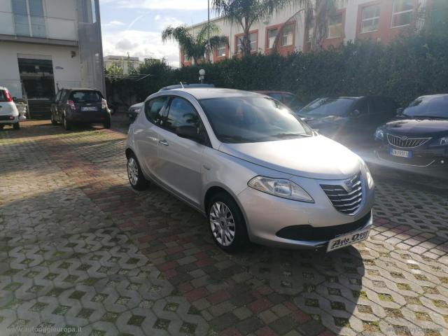 Auto - Lancia ypsilon 1.2 69 cv 5p. gpl ecochic gold