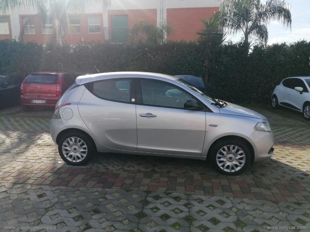 Auto - Lancia ypsilon 1.2 69 cv 5p. gpl ecochic gold