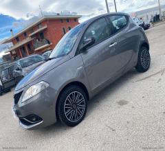 Auto - Lancia ypsilon 1.3 mjt 95 cv 5p. s&s gold