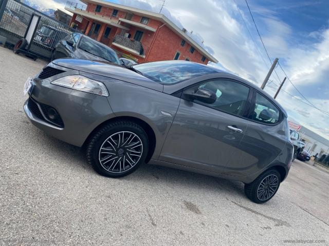 Auto - Lancia ypsilon 1.3 mjt 95 cv 5p. s&s gold