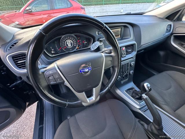 Auto - Volvo v40 cross country d2 1.6 kinetic