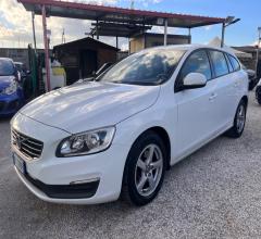 Auto - Volvo v40 d2 1.6 business