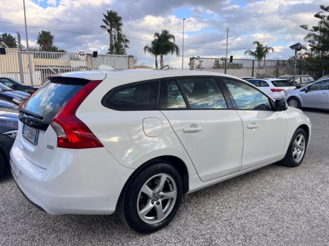 Auto - Volvo v40 d2 1.6 business