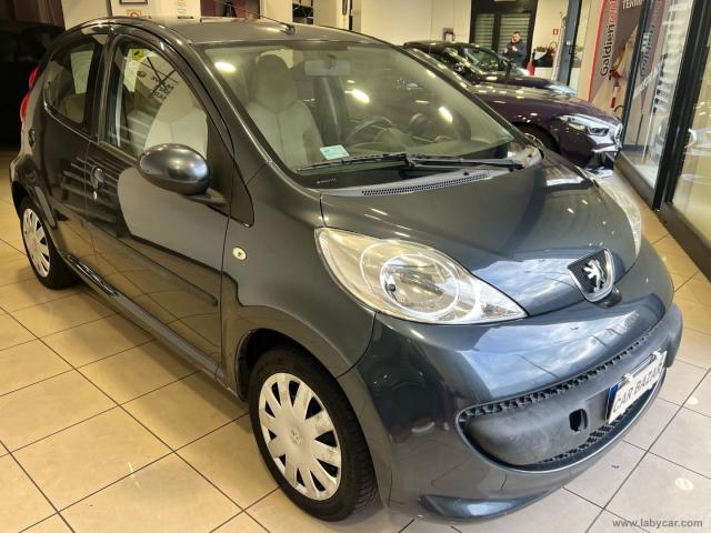 Auto - Peugeot 107 1.0 5p. desir