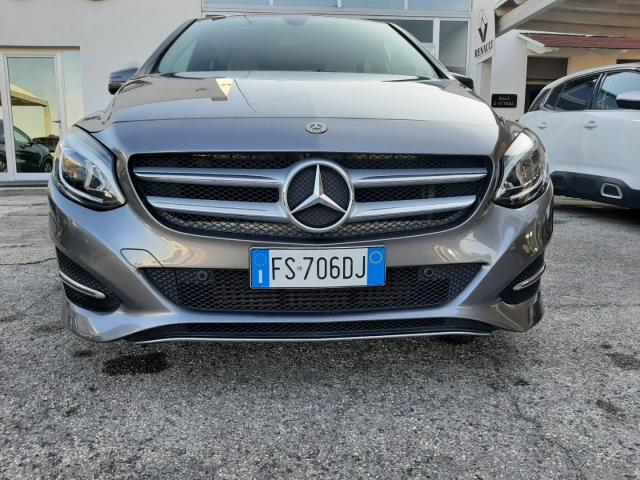 Auto - Mercedes-benz b 180 d business