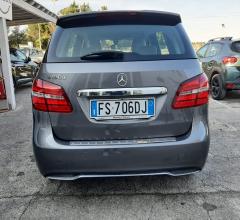 Auto - Mercedes-benz b 180 d business