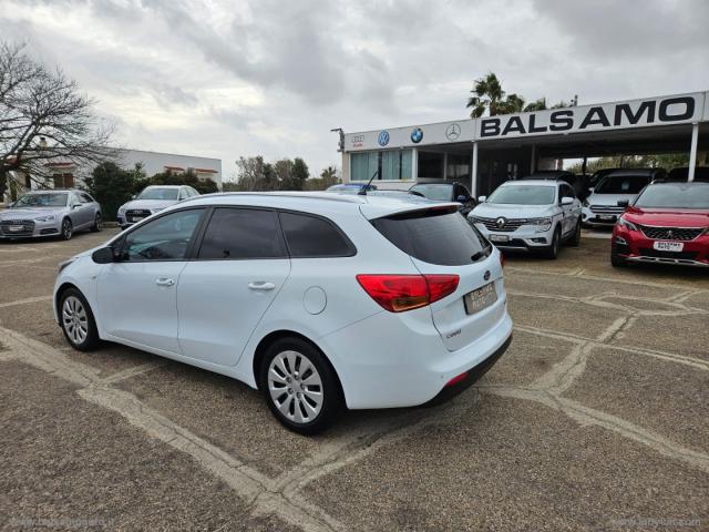 Auto - Kia cee d 1.4 crdi sw cool