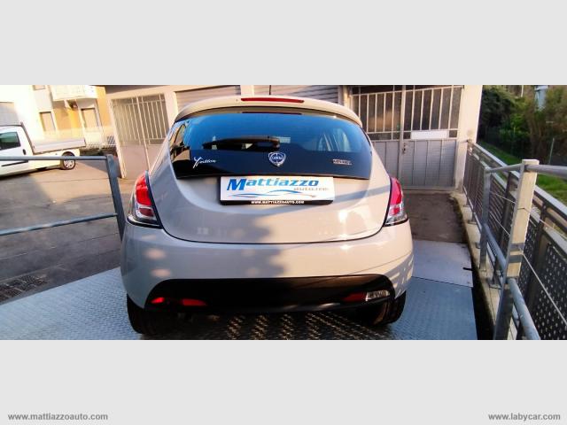 Auto - Lancia ypsilon 1.0 firefly 5ps&s hyb. eco silv.