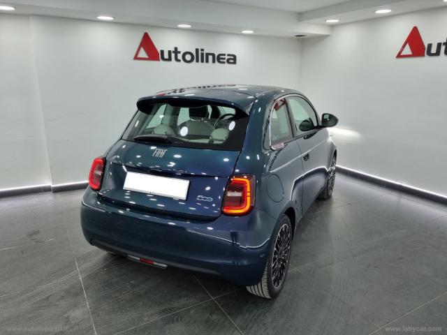 Auto - Fiat 500 la prima berlina