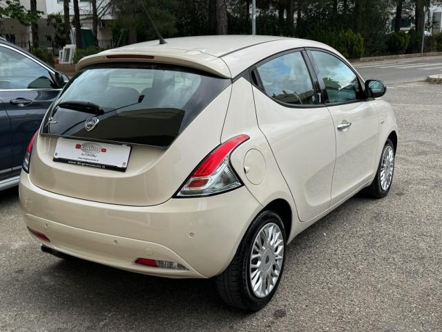 Auto - Lancia ypsilon 1.3 mjt 95 cv 5p. s&s gold