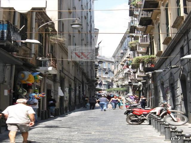 Appartamenti in Vendita - Locale commerciale in vendita a napoli centro storico