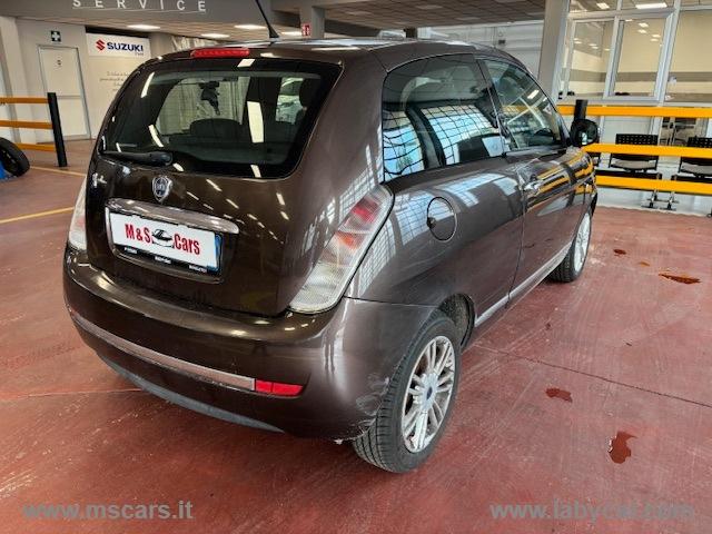 Auto - Lancia ypsilon 1.3 mjt 75 cv unyca