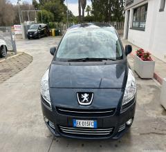 Auto - Peugeot 5008 1.6 hdi 112 cv premium