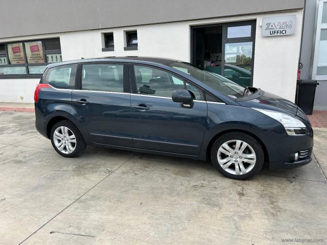 Auto - Peugeot 5008 1.6 hdi 112 cv premium