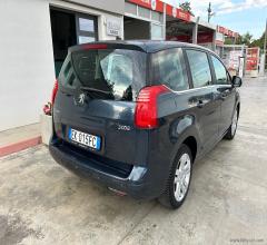 Auto - Peugeot 5008 1.6 hdi 112 cv premium