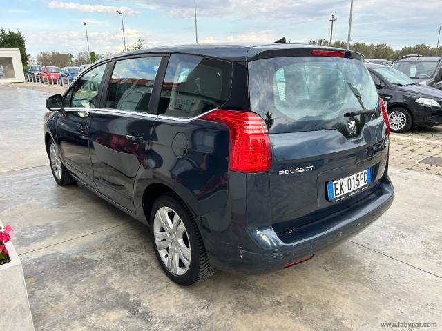 Auto - Peugeot 5008 1.6 hdi 112 cv premium