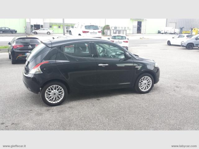 Auto - Lancia ypsilon 1.2 69 cv oro 5 posti