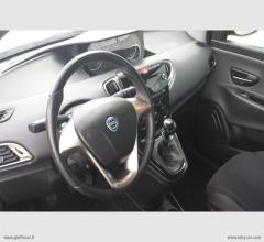 Auto - Lancia ypsilon 1.2 69 cv oro 5 posti