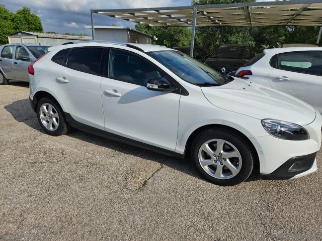 Auto - Volvo v40 cross country d2 1.6 p.sh. momentum