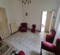 Appartamenti in Vendita - Casa indipendente in vendita a rogliano zona centrale