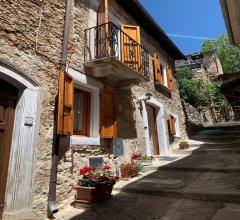 Appartamenti in Vendita - Casa indipendente in vendita a villa santa lucia degli abruzzi centro storico