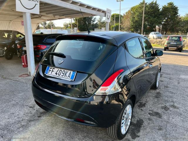 Auto - Lancia ypsilon 1.2 69 cv 5p. gpl ecochic silver