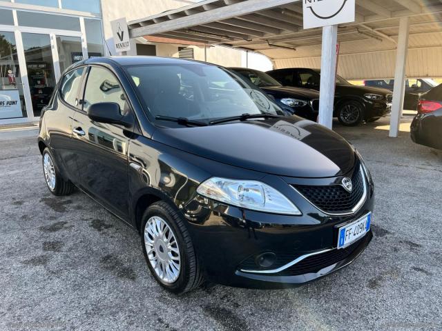 Auto - Lancia ypsilon 1.2 69 cv 5p. gpl ecochic silver