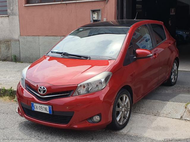 Auto - Toyota yaris 1.3 5p. lounge