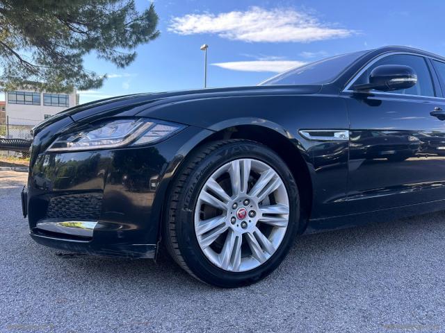 Auto - Jaguar xf sportbrake 2.0 d 180 awd aut. pure