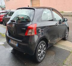 Auto - Toyota yaris 1.3 3p.