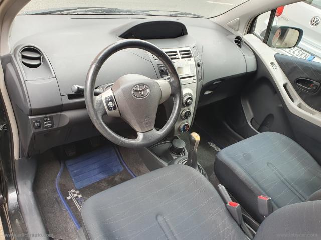 Auto - Toyota yaris 1.3 3p.