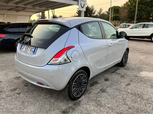 Auto - Lancia ypsilon 1.0 firefly 5ps&s hyb. eco silv.