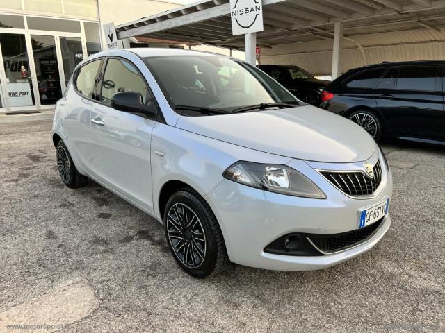 Auto - Lancia ypsilon 1.0 firefly 5ps&s hyb. eco silv.